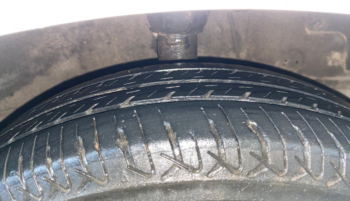 2013 Hyundai Eon D-LITE+, Petrol, Manual, 79,479 km, Right Front Tyre Tread