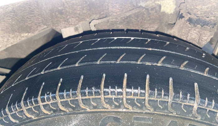 2013 Hyundai Eon D-LITE+, Petrol, Manual, 79,479 km, Left Rear Tyre Tread