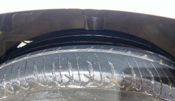 2013 Hyundai Eon D-LITE+, Petrol, Manual, 79,479 km, Left Front Tyre Tread