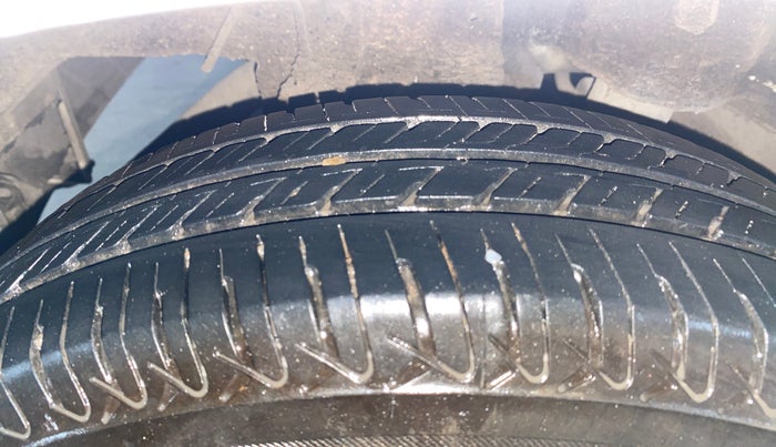 2013 Hyundai Eon D-LITE+, Petrol, Manual, 79,479 km, Right Rear Tyre Tread