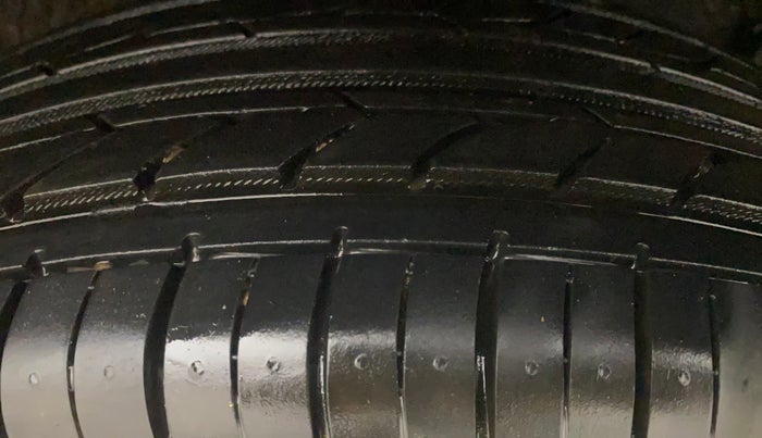 2021 Renault TRIBER RXZ AMT, Petrol, Automatic, 27,286 km, Left Rear Tyre Tread