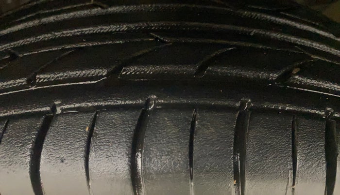 2021 Renault TRIBER RXZ AMT, Petrol, Automatic, 27,286 km, Left Front Tyre Tread