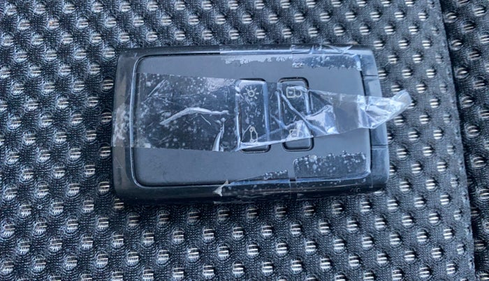 2021 Renault TRIBER RXZ AMT, Petrol, Automatic, 27,286 km, Key Close Up