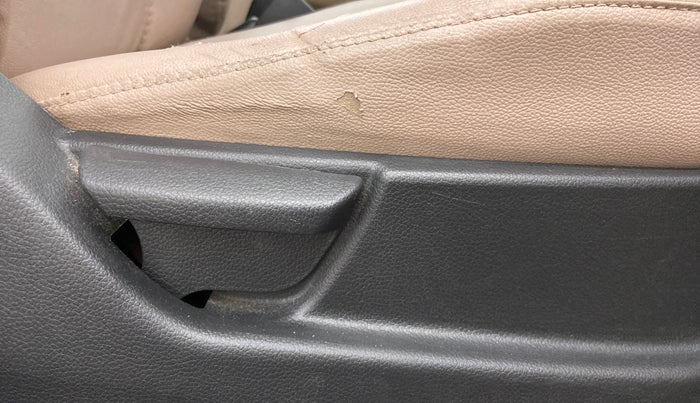 2018 Hyundai Eon ERA +, Petrol, Manual, 53,052 km, Driver Side Adjustment Panel