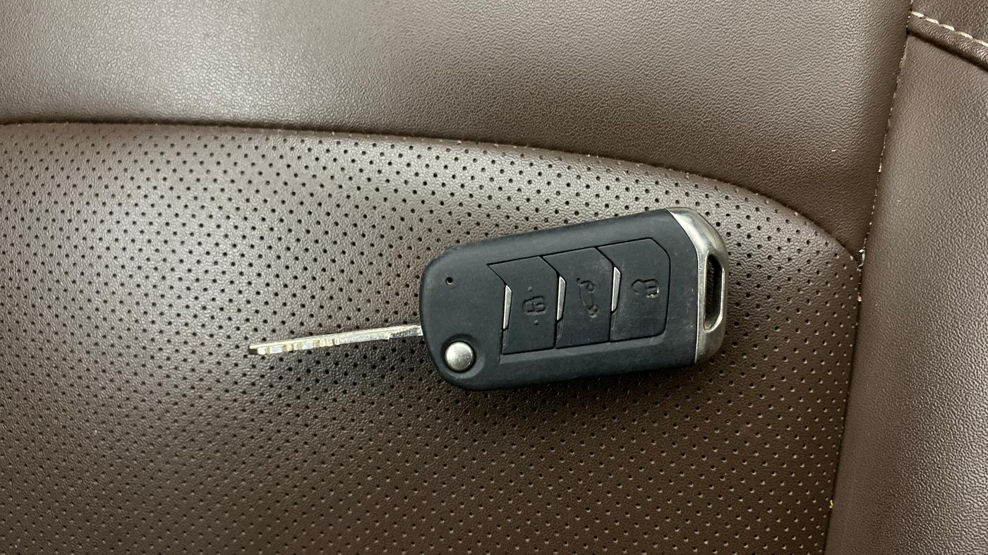 2024 Mahindra SCORPIO-N Z8 PETROL AT 7 STR, Petrol, Automatic, 17,908 km, Key Close Up