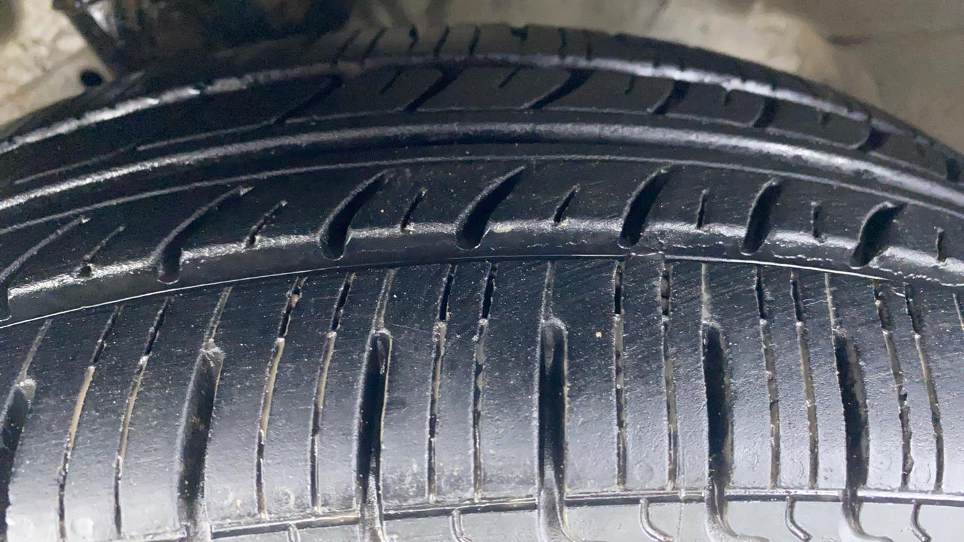 2017 Maruti Celerio VXI d, Petrol, Manual, 26,125 km, Left Front Tyre Tread