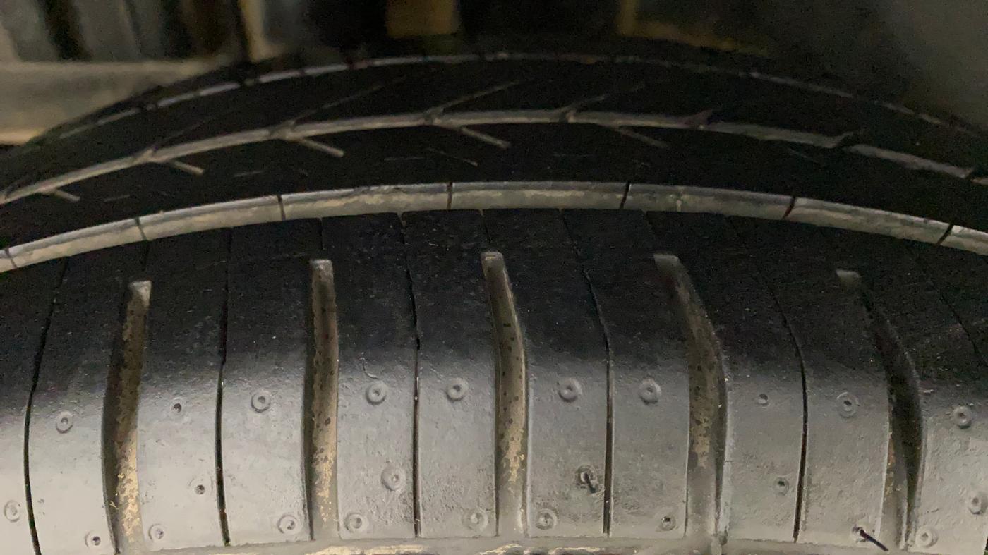 2013 Maruti Swift VXI, Petrol, Manual, 60,562 km, Right Rear Tyre Tread