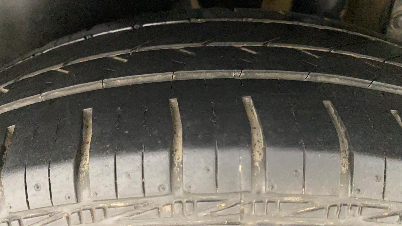2013 Maruti Swift VXI, Petrol, Manual, 60,562 km, Left Rear Tyre Tread