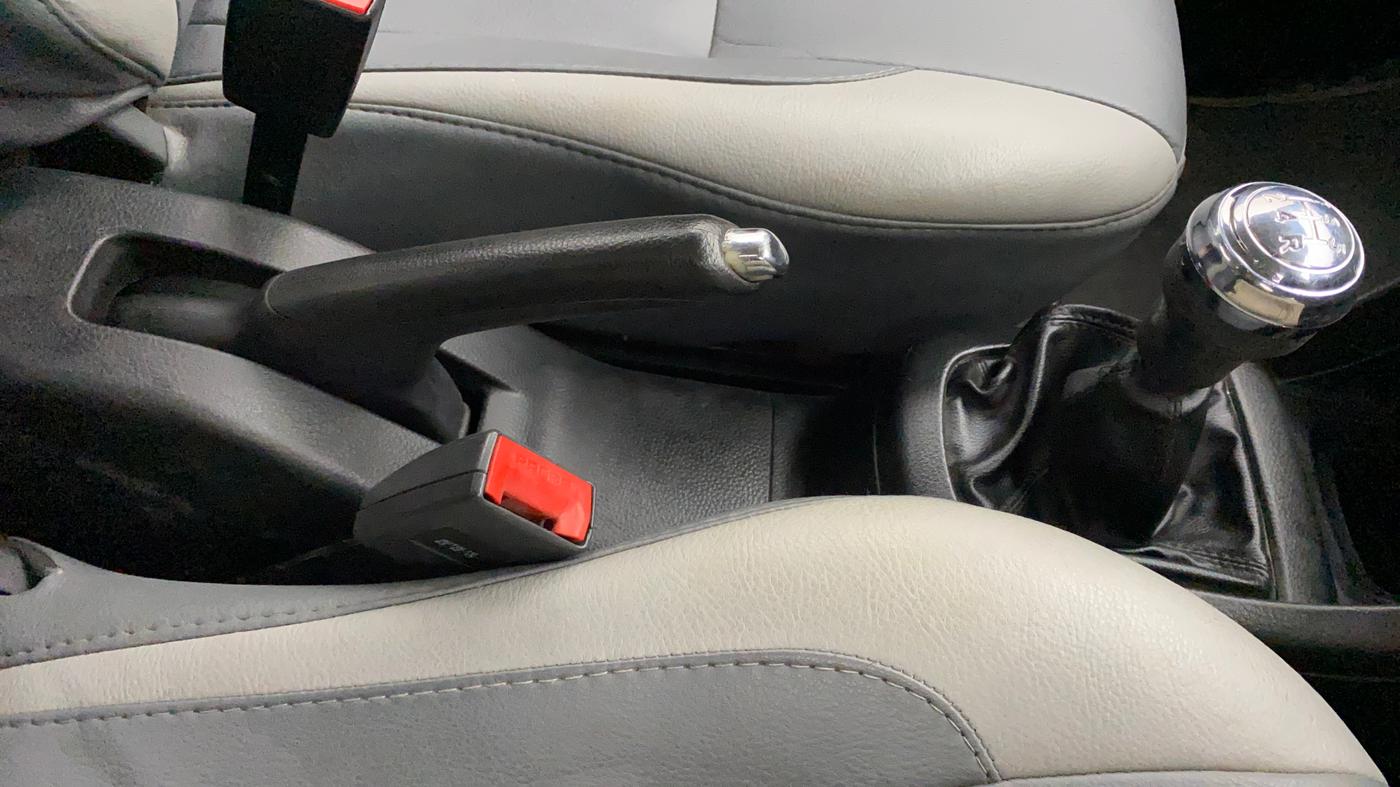 2013 Maruti Swift VXI, Petrol, Manual, 60,562 km, Gear Lever