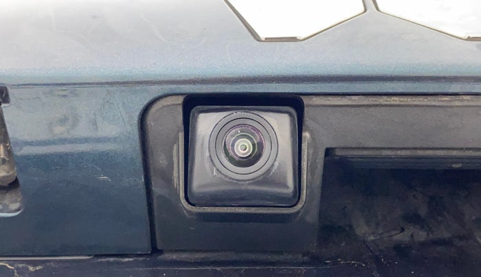 2024 Mahindra XUV300 W8 (O) 1.2 PETROL AMT, Petrol, Automatic, 16,340 km, Parking Camera