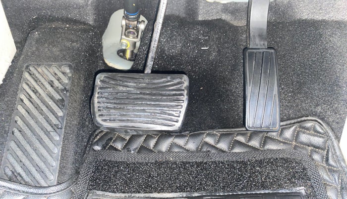 2024 Mahindra XUV300 W8 (O) 1.2 PETROL AMT, Petrol, Automatic, 16,340 km, Pedals