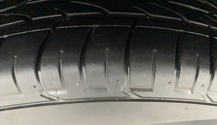 2024 Mahindra XUV300 W8 (O) 1.2 PETROL AMT, Petrol, Automatic, 16,340 km, Left Front Tyre Tread