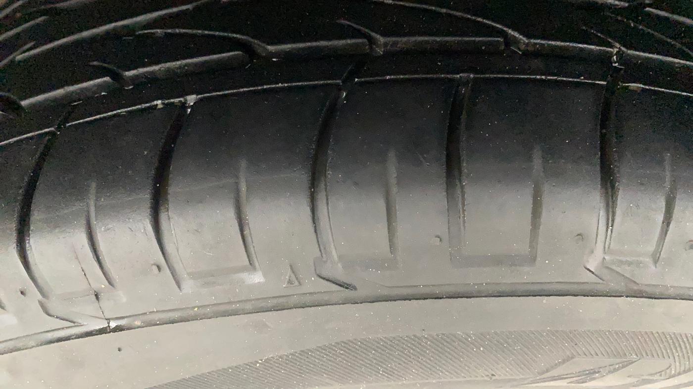 2024 Mahindra XUV300 W8 (O) 1.2 PETROL AMT, Petrol, Automatic, 16,340 km, Right Rear Tyre Tread