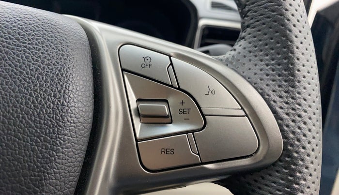 2024 Mahindra XUV300 W8 (O) 1.2 PETROL AMT, Petrol, Automatic, 16,340 km, Adaptive Cruise Control