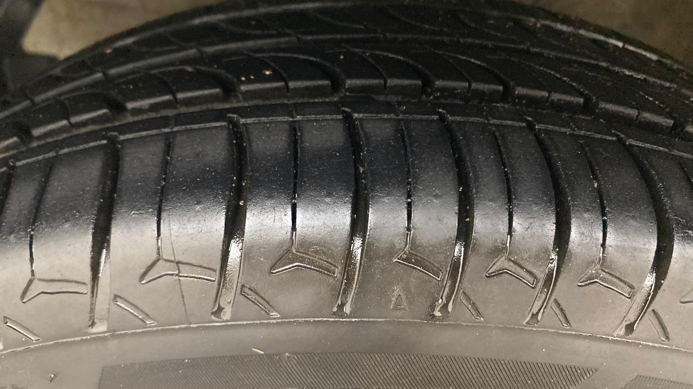 2020 Maruti Dzire ZXI, Petrol, Manual, 69,485 km, Left Front Tyre Tread