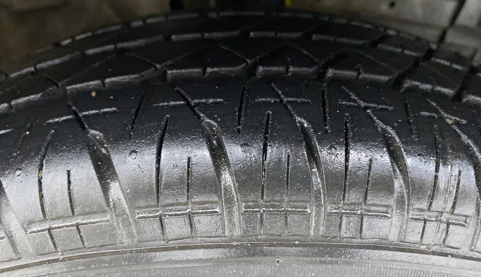 2012 Maruti Swift VXI D, Petrol, Manual, 40,186 km, Right Front Tyre Tread