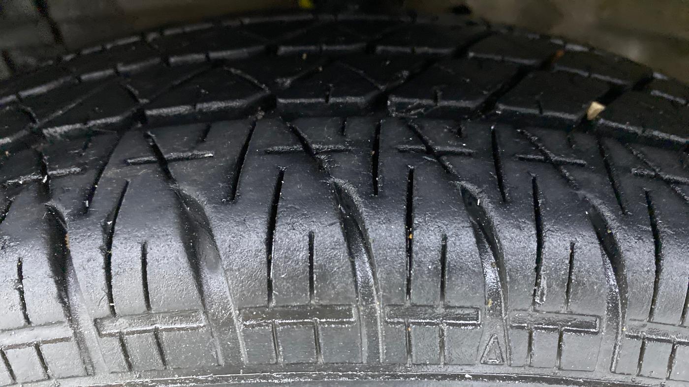 2012 Maruti Swift VXI D, Petrol, Manual, 40,186 km, Left Front Tyre Tread