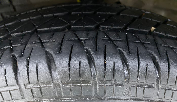 2012 Maruti Swift VXI D, Petrol, Manual, 40,186 km, Left Front Tyre Tread
