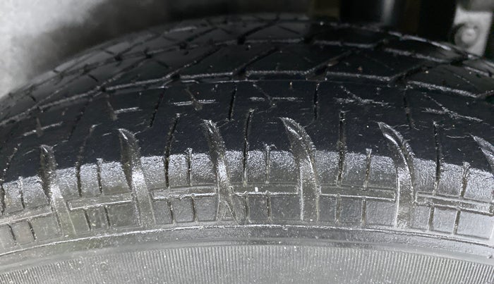 2012 Maruti Swift VXI D, Petrol, Manual, 40,186 km, Left Rear Tyre Tread