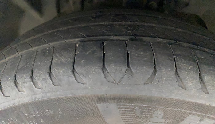 2015 Ford Ecosport TITANIUM 1.5L PETROL AT, Petrol, Automatic, 81,185 km, Left Front Tyre Tread