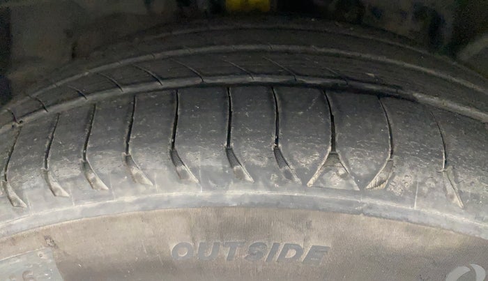 2015 Ford Ecosport TITANIUM 1.5L PETROL AT, Petrol, Automatic, 81,185 km, Right Front Tyre Tread