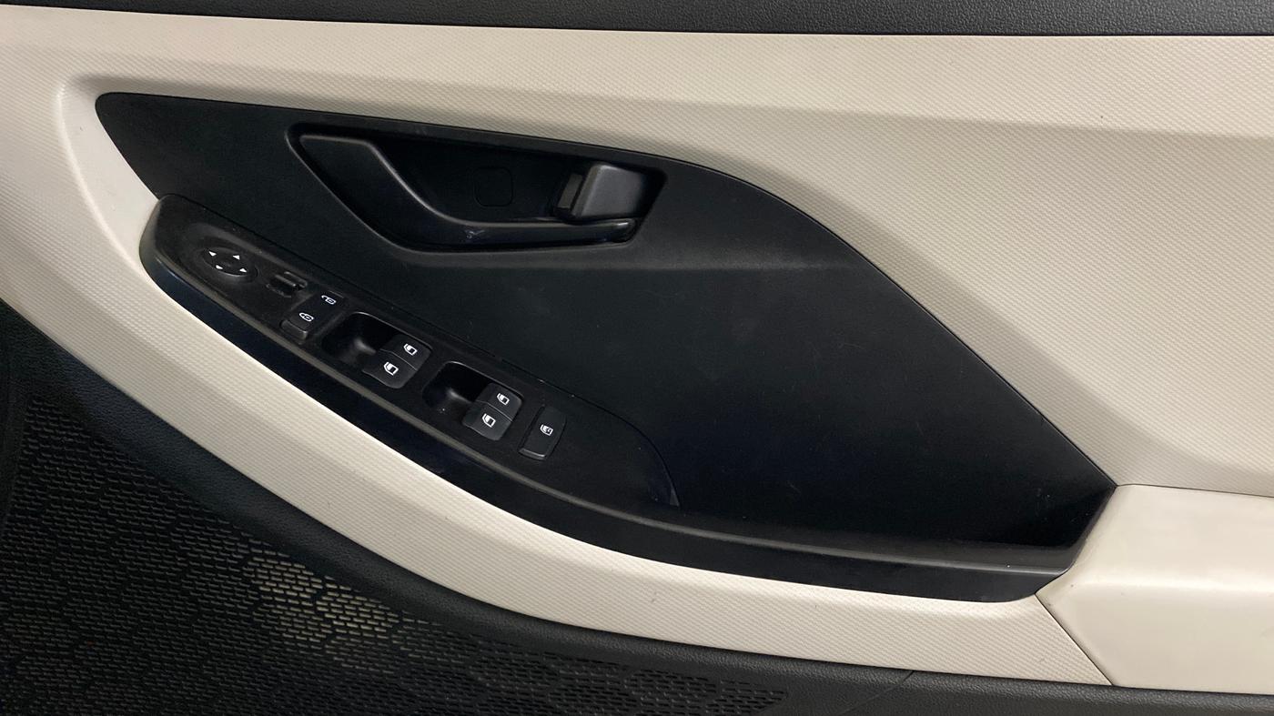 2022 Hyundai Creta EX 1.5 PETROL, Petrol, Manual, 57,592 km, Driver Side Door Panels Control