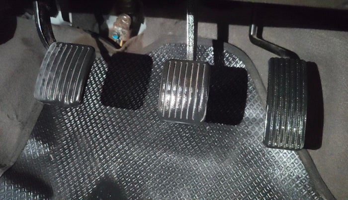 2013 Hyundai i10 MAGNA 1.1, Petrol, Manual, 1,06,088 km, Pedals