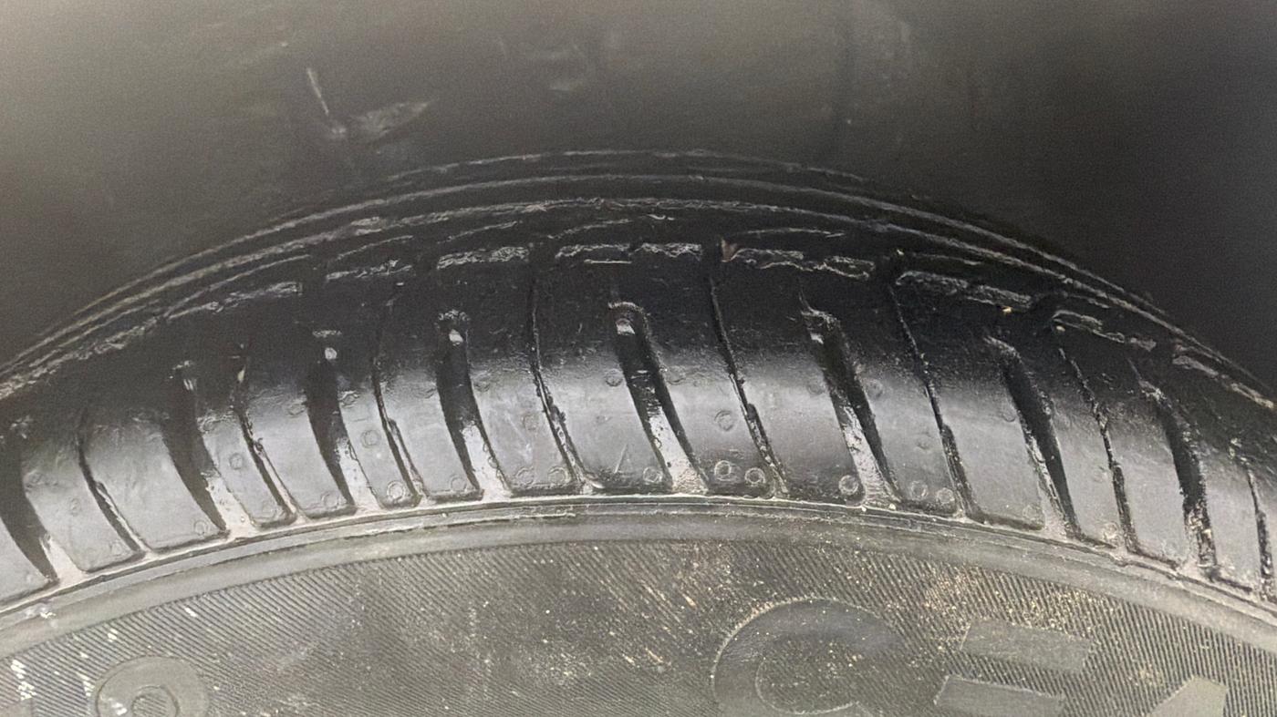 2016 Hyundai Elite i20 MAGNA 1.2, Petrol, Manual, 49,208 km, Right Front Tyre Tread