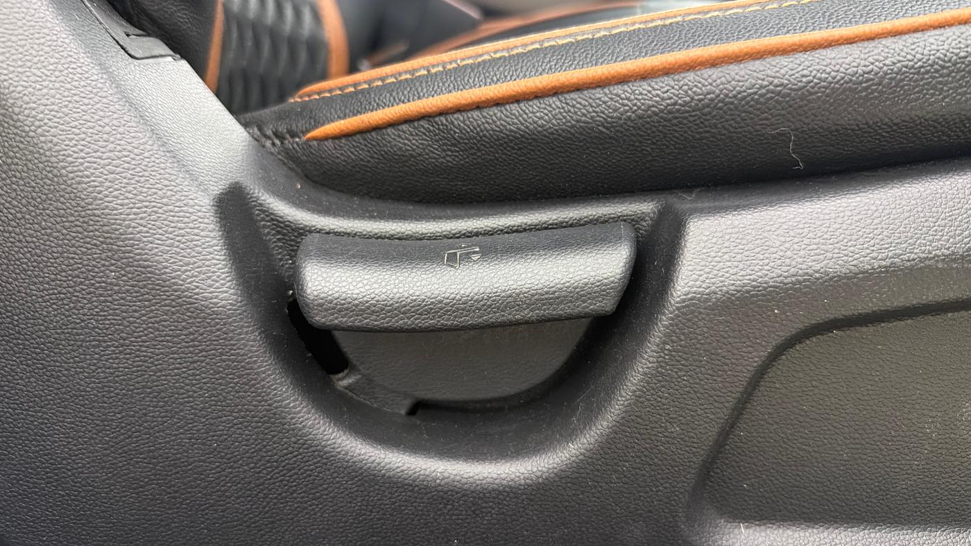 2016 Hyundai Elite i20 MAGNA 1.2, Petrol, Manual, 49,208 km, Driver Side Adjustment Panel