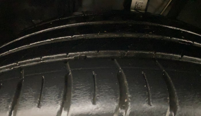 2023 Skoda KUSHAQ STYLE 1.0L TSI AT, Petrol, Automatic, 17,978 km, Left Front Tyre Tread