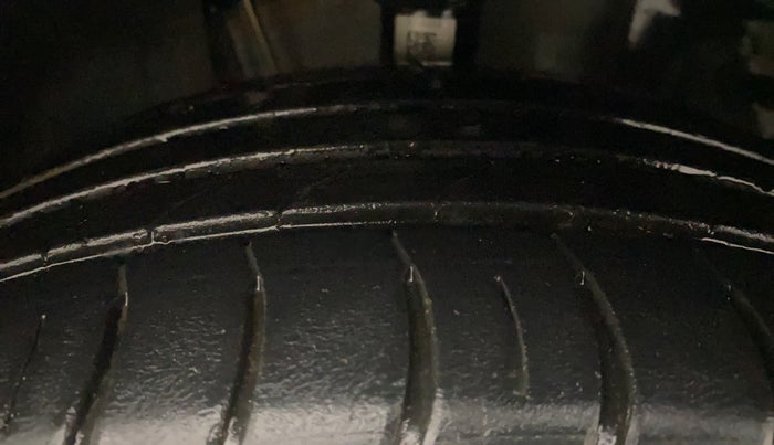 2023 Skoda KUSHAQ STYLE 1.0L TSI AT, Petrol, Automatic, 17,978 km, Right Front Tyre Tread