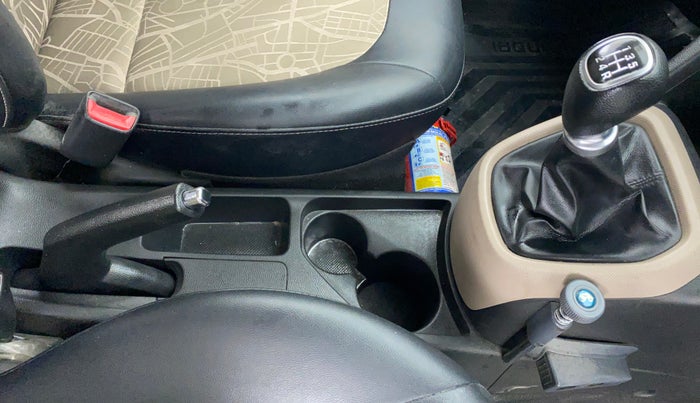 2018 Hyundai Grand i10 SPORTZ (O) 1.2 KAPPA VTVT, CNG, Manual, 38,086 km, Gear Lever