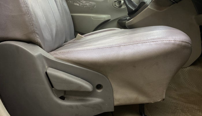 2015 Datsun Go T, Petrol, Manual, 79,487 km, Driver Side Adjustment Panel