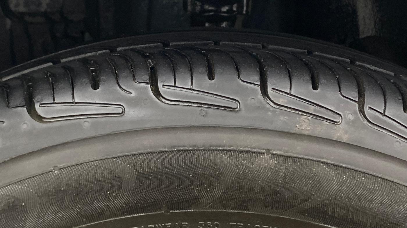 2019 Renault Kwid RXT 1.0 AMT, Petrol, Automatic, 79,401 km, Left Front Tyre Tread