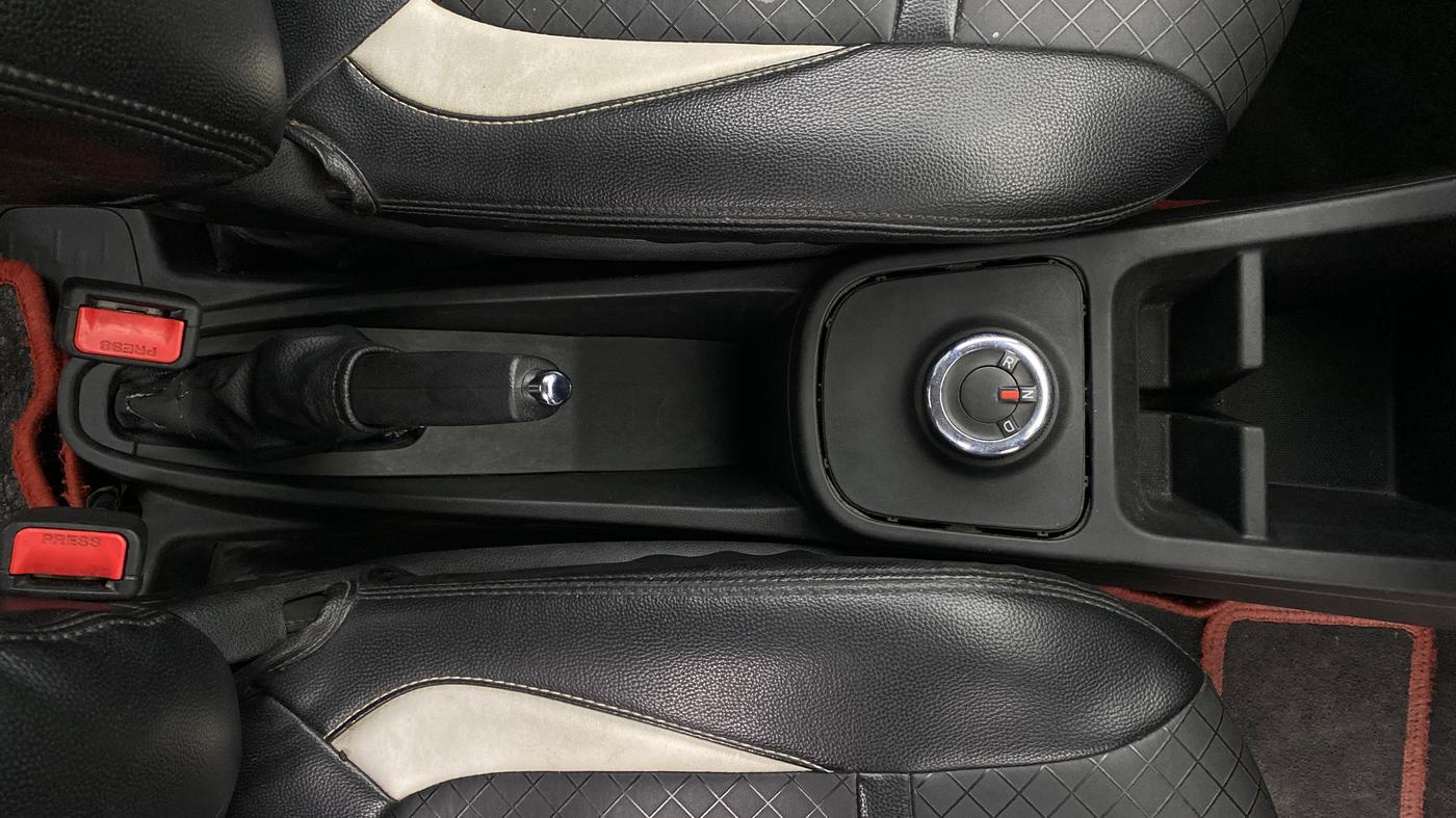 2019 Renault Kwid RXT 1.0 AMT, Petrol, Automatic, 79,401 km, Gear Lever