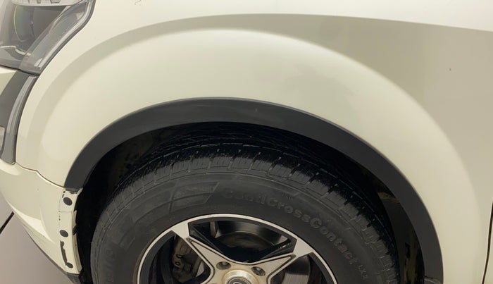 2019 Mahindra XUV500 W9, Diesel, Manual, 47,226 km, Left fender - Cladding has minor damage