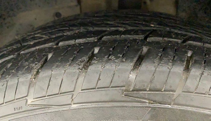 2019 Mahindra XUV500 W9, Diesel, Manual, 47,226 km, Left Front Tyre Tread