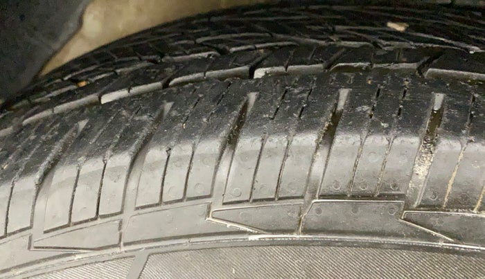 2019 Mahindra XUV500 W9, Diesel, Manual, 47,226 km, Left Rear Tyre Tread