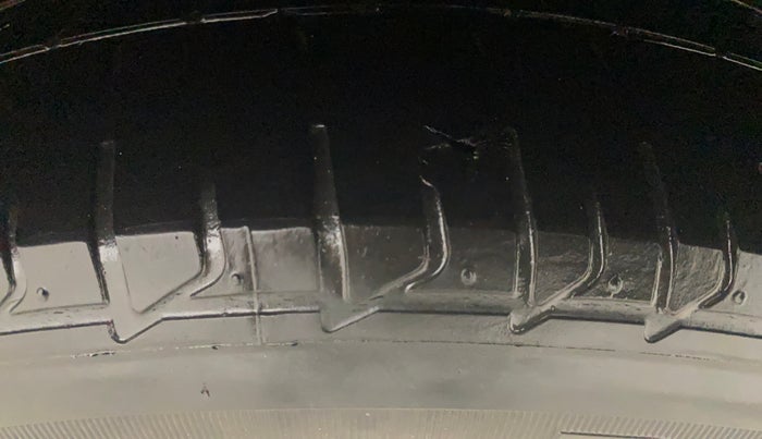 2014 Hyundai Verna FLUIDIC 1.6 VTVT SX, Petrol, Manual, 62,685 km, Left Rear Tyre Tread