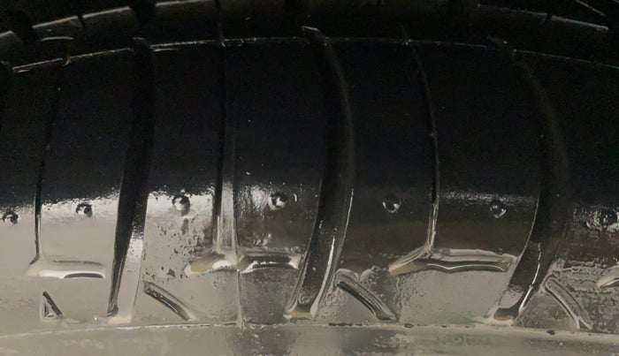 2014 Hyundai Verna FLUIDIC 1.6 VTVT SX, Petrol, Manual, 62,685 km, Right Front Tyre Tread