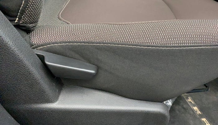 2021 Renault Duster RXZ 1.5 PETROL MT, Petrol, Manual, 37,936 km, Driver Side Adjustment Panel