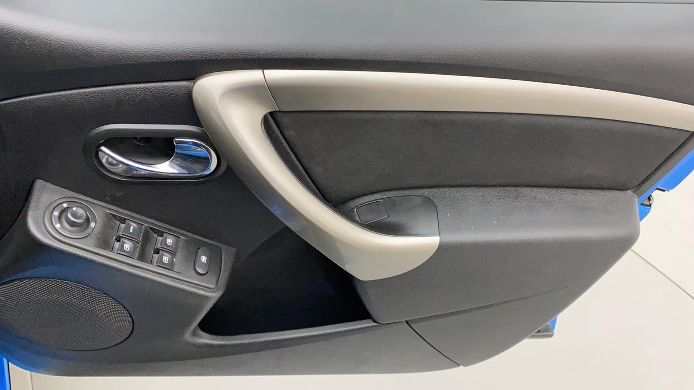 2021 Renault Duster RXZ 1.5 PETROL MT, Petrol, Manual, 37,936 km, Driver Side Door Panels Control