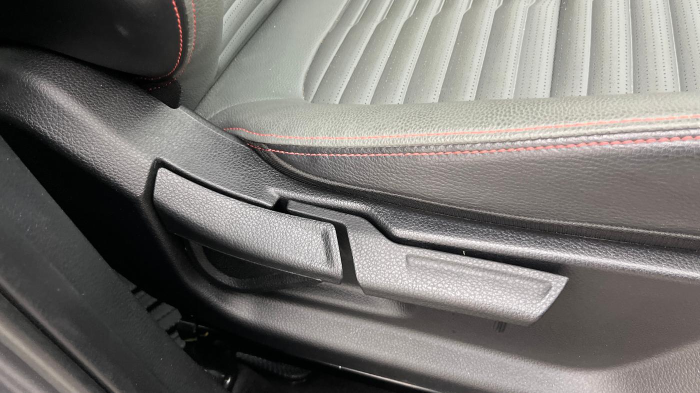 2023 KIA SONET X LINE 1.0 DCT, Petrol, Automatic, 2,955 km, Driver Side Adjustment Panel