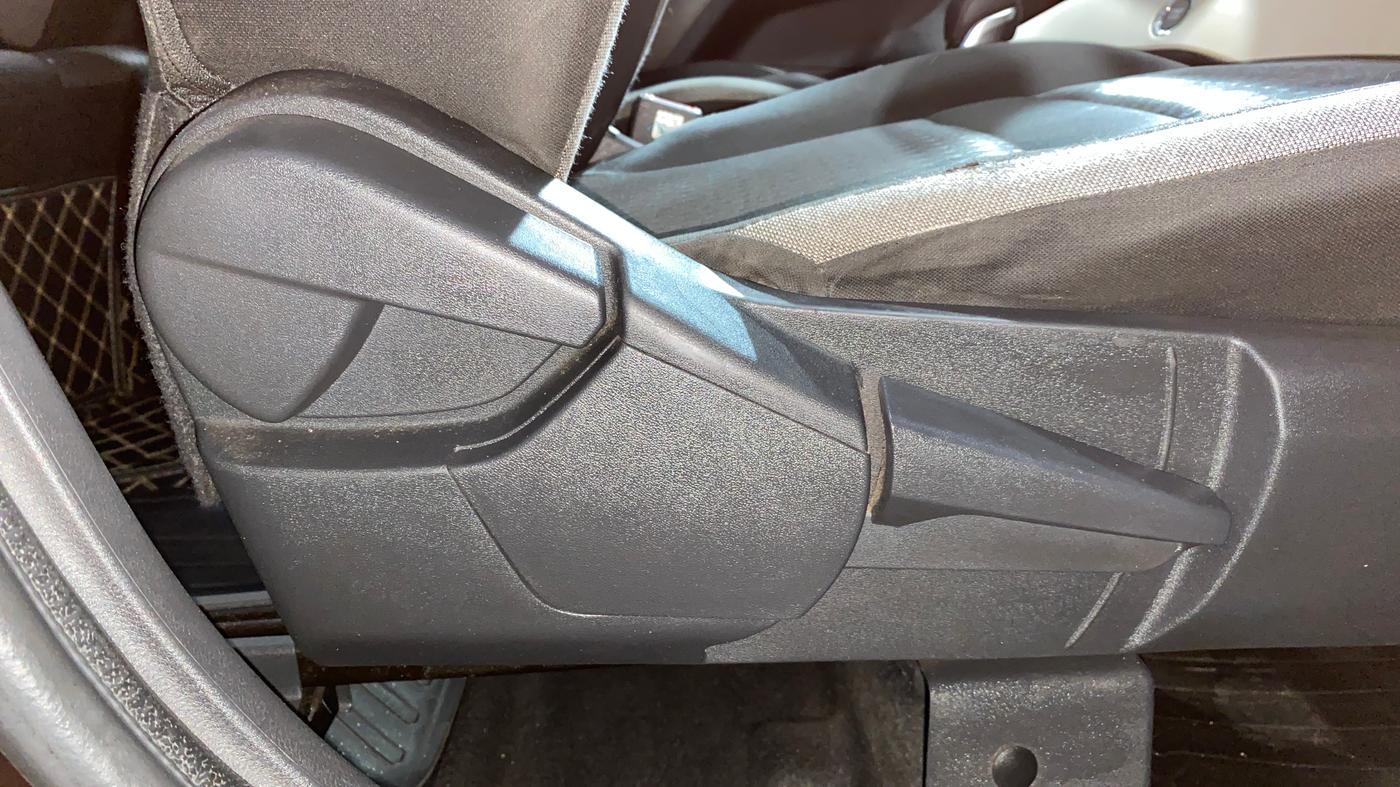 2021 Nissan MAGNITE XV TURBO CVT DUAL TONE, Petrol, Automatic, 1,03,033 km, Driver Side Adjustment Panel