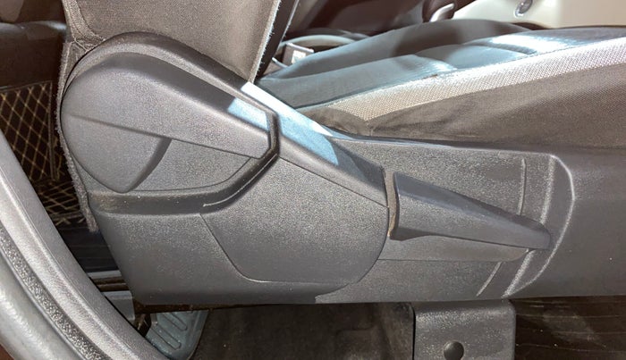 2021 Nissan MAGNITE XV TURBO CVT DUAL TONE, Petrol, Automatic, 1,02,983 km, Driver Side Adjustment Panel