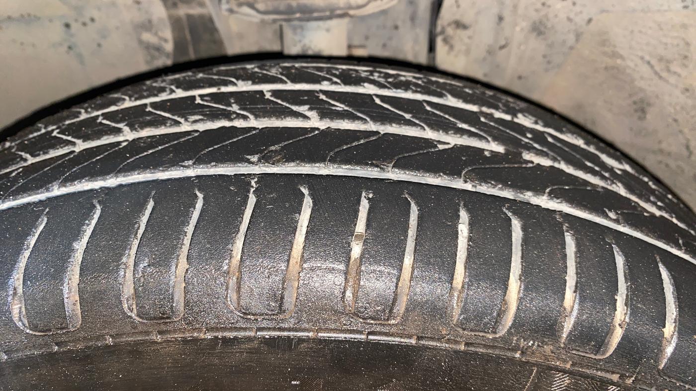 2021 Nissan MAGNITE XV TURBO CVT DUAL TONE, Petrol, Automatic, 1,03,033 km, Left Front Tyre Tread