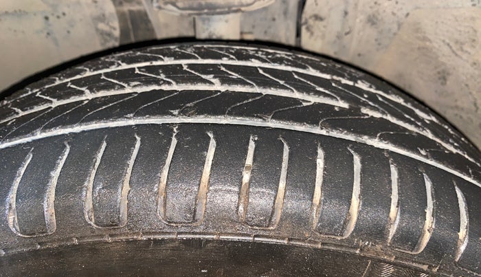 2021 Nissan MAGNITE XV TURBO CVT DUAL TONE, Petrol, Automatic, 1,02,983 km, Left Front Tyre Tread