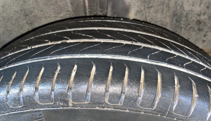 2021 Nissan MAGNITE XV TURBO CVT DUAL TONE, Petrol, Automatic, 1,02,983 km, Left Rear Tyre Tread