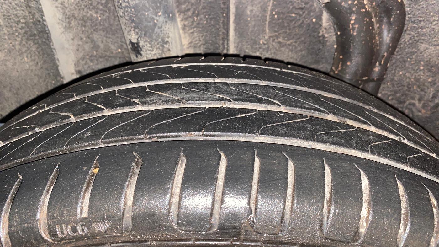 2021 Nissan MAGNITE XV TURBO CVT DUAL TONE, Petrol, Automatic, 1,03,033 km, Right Rear Tyre Tread