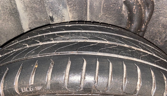 2021 Nissan MAGNITE XV TURBO CVT DUAL TONE, Petrol, Automatic, 1,02,983 km, Right Rear Tyre Tread